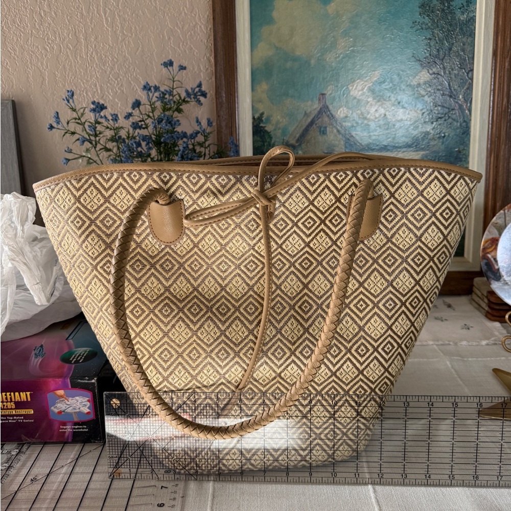Neiman Marcus Women Tan Leather Shoulder Handbag Purse Large Tote Bag